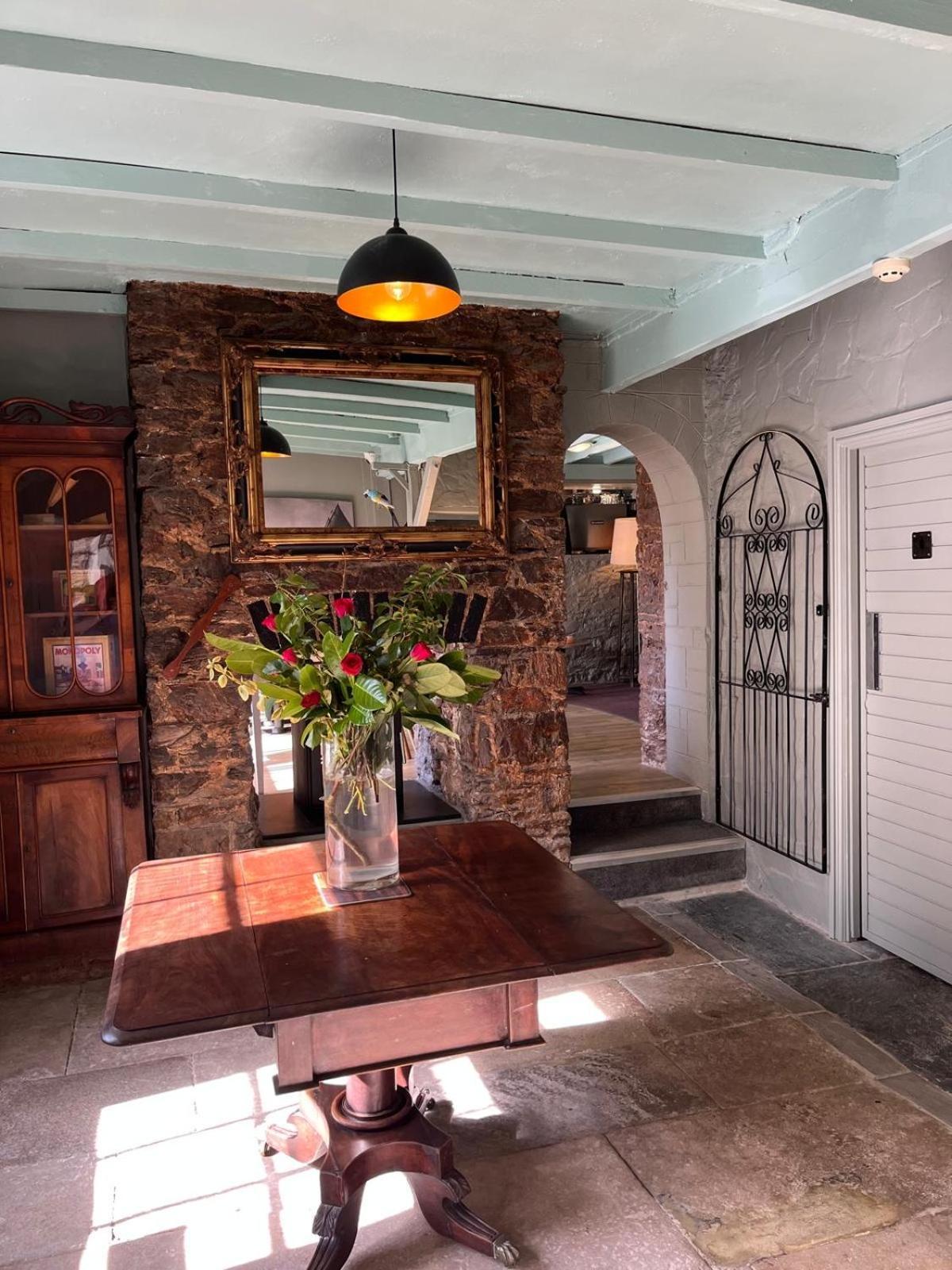 Smugglers Hotel 브릭섬 외부 사진